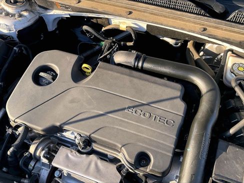 Used 2022 Chevrolet Malibu LT image 32