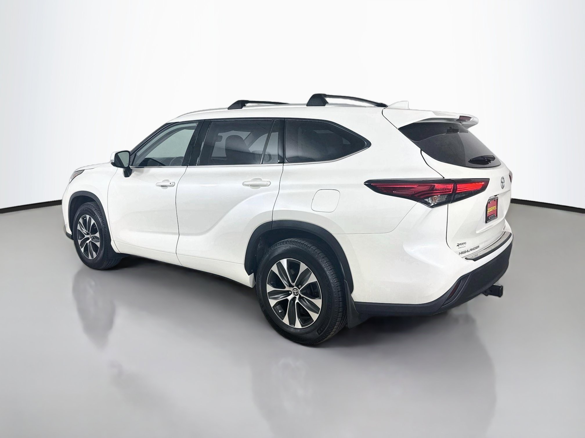 Used 2021 Toyota Highlander XLE AWD/4WD image 6