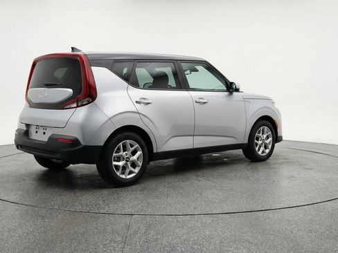 Used 2025 Kia Soul LX w/ LX Technology Package FWD image 9