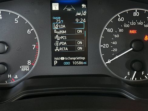 Used 2025 Toyota Corolla Cross LE FWD image 25