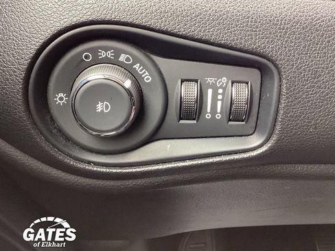 Used 2023 Jeep Renegade Latitude AWD/4WD image 27
