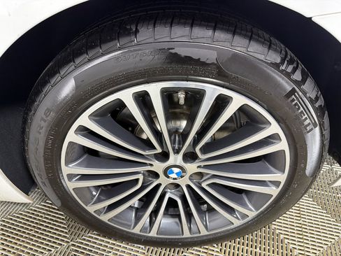 Used 2017 BMW 530i xDrive image 21