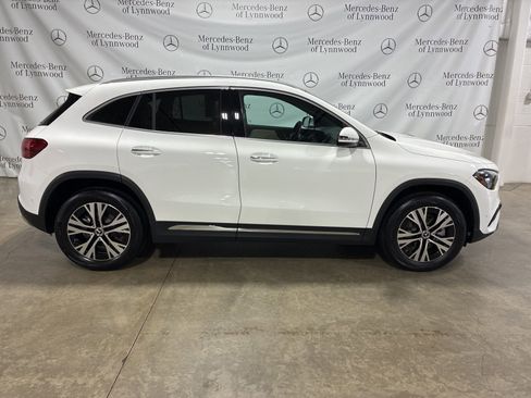 Used 2025 Mercedes-Benz GLA 250 4MATIC image 3