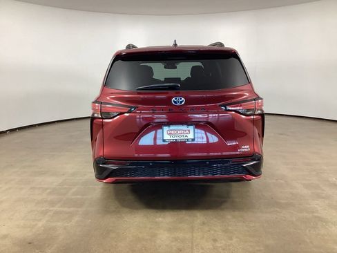 Used 2021 Toyota Sienna XSE FWD image 6