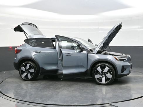 Used 2023 Volvo C40 P8 Recharge Ultimate w/ Protection Package Premier AWD/4WD image 40