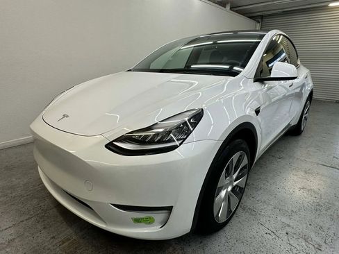 Used 2023 Tesla Model Y Long Range image 32