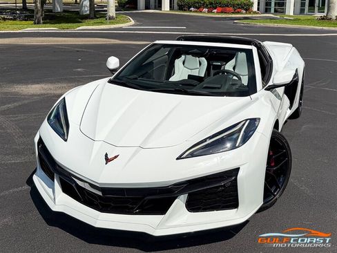 Used 2025 Chevrolet Corvette Z06 RWD image 7
