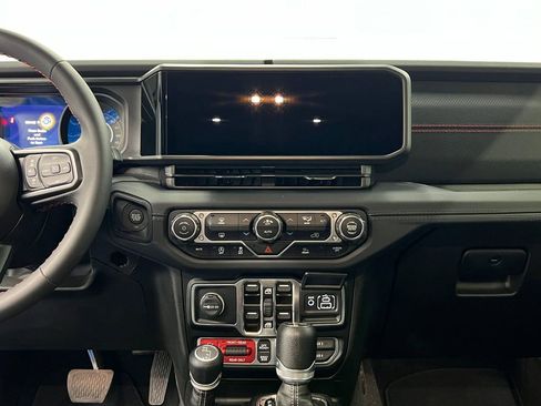 Used 2024 Jeep Wrangler Rubicon image 21