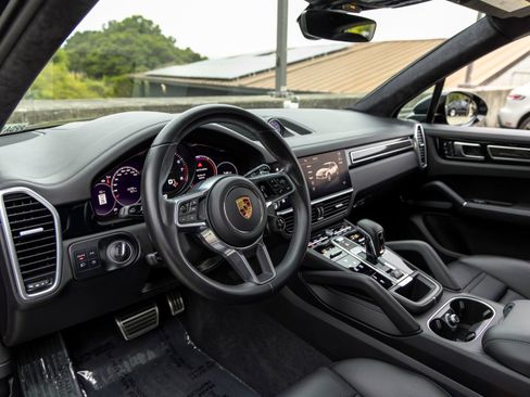 Certified 2023 Porsche Cayenne GTS AWD/4WD image 4