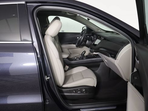 Used 2023 Cadillac XT4 Premium Luxury AWD/4WD image 32