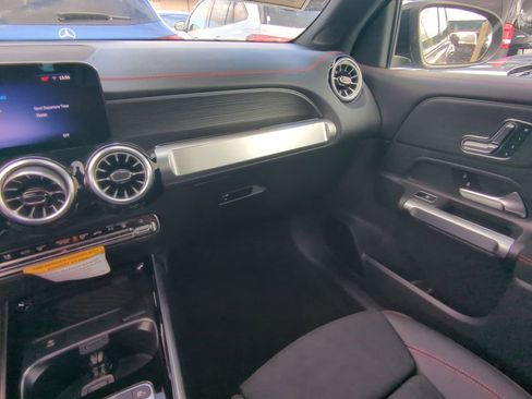 Used 2024 Mercedes-Benz EQB 300 4MATIC image 4