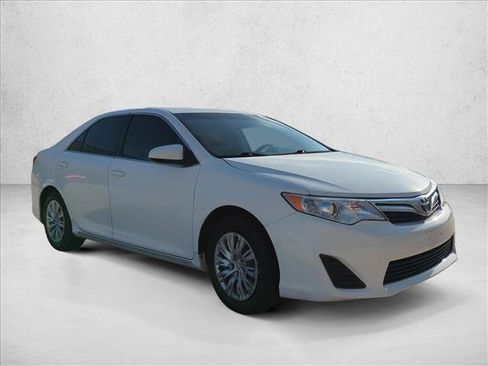 Used 2012 Toyota Camry LE FWD image 3