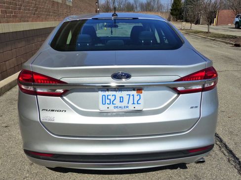 Used 2017 Ford Fusion SE image 9