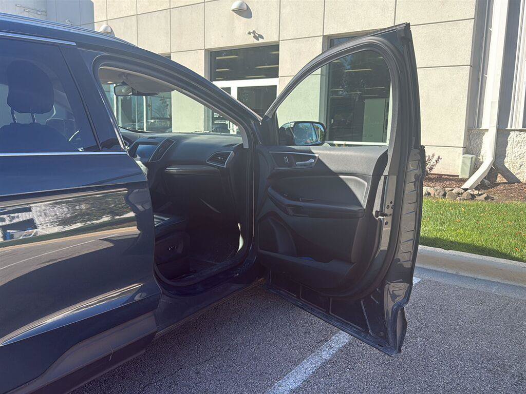 Used 2019 Ford Edge SEL w/ Equipment Group 201A AWD/4WD image 18