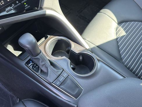 Used 2024 Toyota Camry SE image 21
