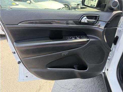 Used 2019 Jeep Grand Cherokee Trailhawk w/ Trailhawk Luxury Group image 16