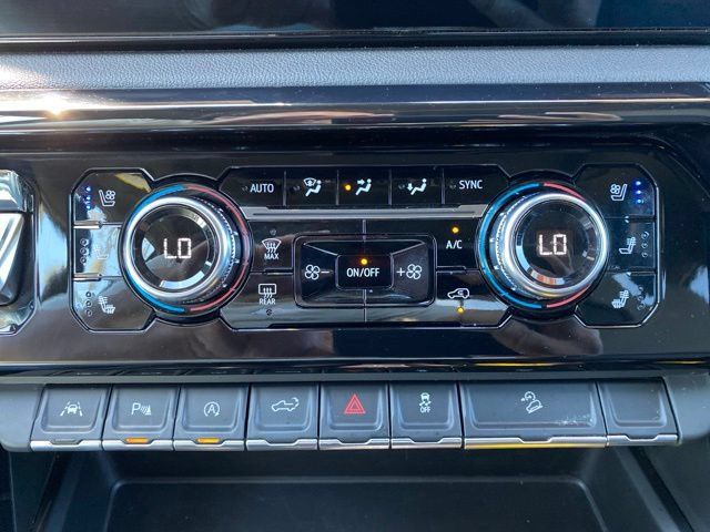 Used 2024 GMC Sierra 1500 AT4 w/ Technology Package AWD/4WD image 10