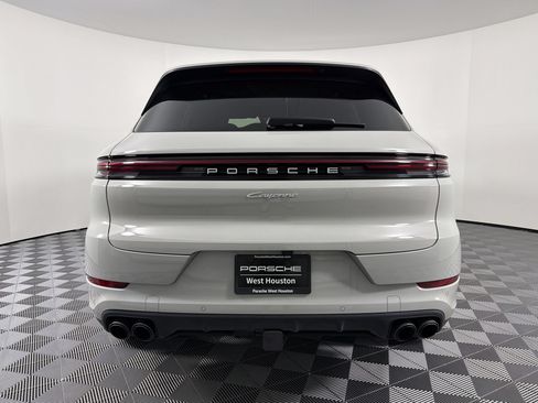 Certified 2026 Porsche Cayenne AWD/4WD image 10