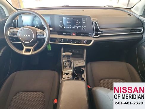 Used 2024 Kia Sportage LX image 17