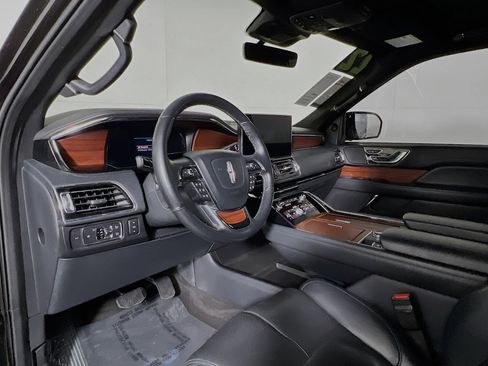 Used 2022 Lincoln Navigator Reserve image 30