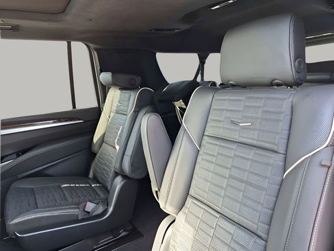 New 2026 Cadillac Escalade ESV Platinum Sport w/ LPO, ONYX Package image 14