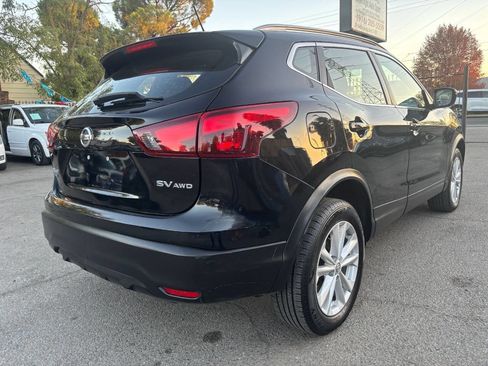 Used 2018 Nissan Rogue Sport SV image 5