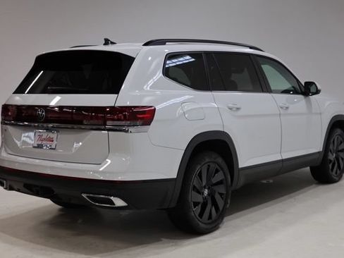 Used 2025 Volkswagen Atlas SE FWD image 8