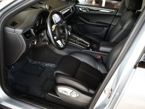 Used 2018 Porsche Macan image 40