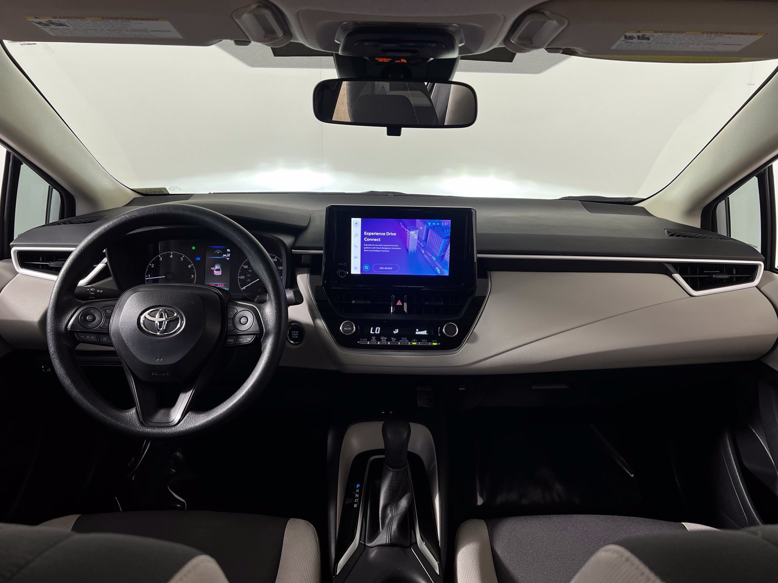 Used 2025 Toyota Corolla LE w/ LE Premium Package FWD image 22