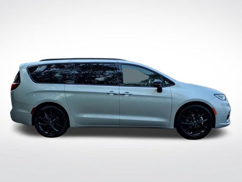 Used 2026 Chrysler Pacifica Limited w/ S Appearance Package FWD image 7