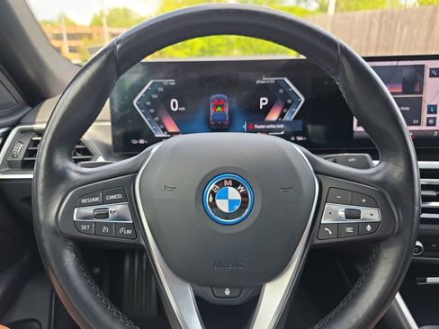 Used 2024 BMW i4 eDrive40 RWD image 17