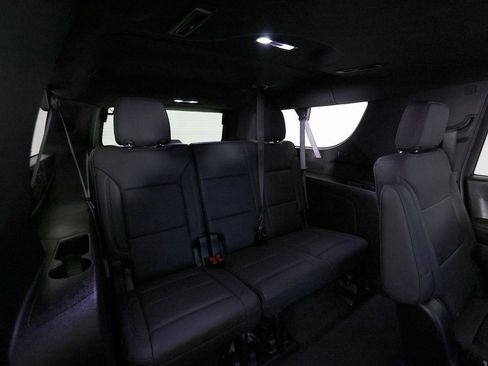 Used 2025 Chevrolet Suburban Z71 w/ Comfort Package image 14