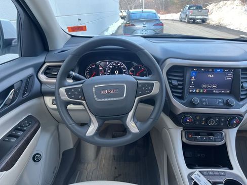Used 2023 GMC Acadia Denali image 15