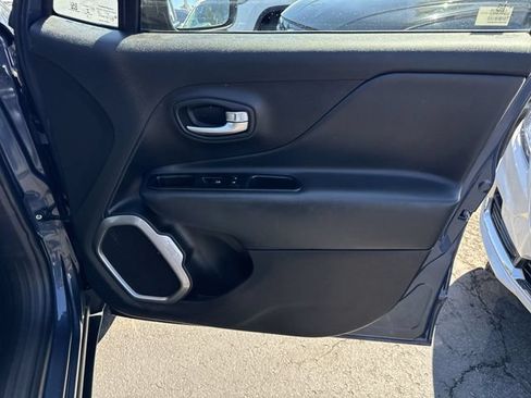 Used 2022 Jeep Renegade Latitude w/ Convenience Group AWD/4WD image 26