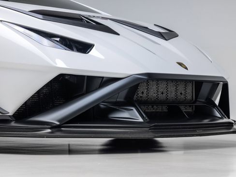 Used 2022 Lamborghini Huracan STO image 11