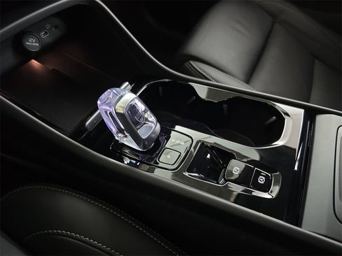 Used 2023 Volvo XC40 B5 Ultimate w/ Protection Package Premier image 28