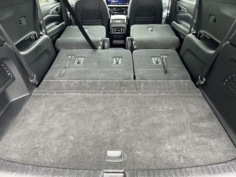 Used 2025 Chevrolet Traverse LT AWD/4WD image 22