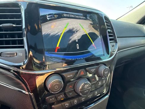 Used 2022 Jeep Grand Cherokee Limited w/ Tech Group RWD image 15