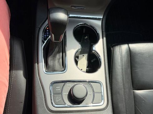 Used 2022 Jeep Grand Cherokee Limited AWD/4WD image 23