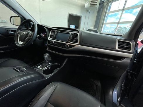 Used 2015 Toyota Highlander XLE image 31
