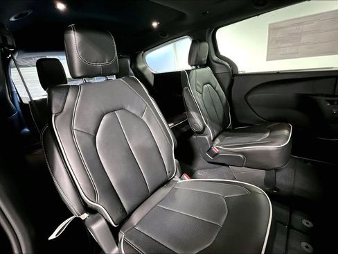 New 2026 Chrysler Pacifica Limited w/ S Appearance Package image 9