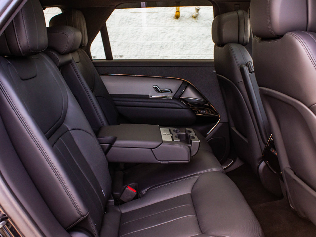 Used 2023 Land Rover Range Rover Sport SE AWD/4WD image 40
