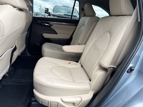 Used 2020 Toyota Highlander Platinum image 23