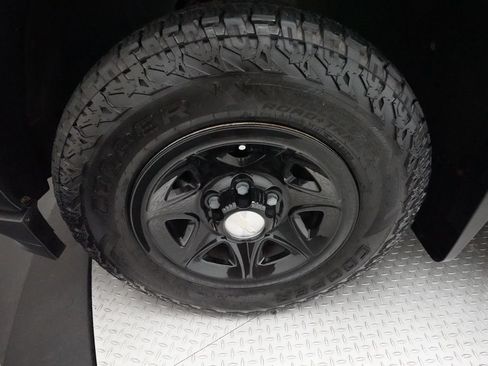 Used 2019 Chevrolet Silverado 1500 W/T AWD/4WD image 23