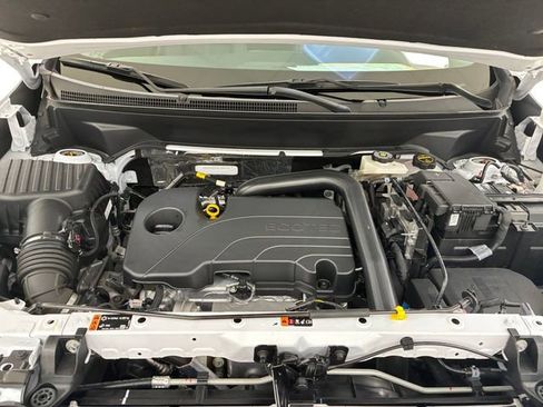 Used 2024 Chevrolet Equinox Premier image 11