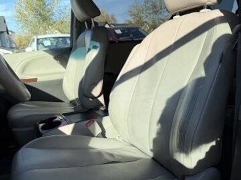 Used 2011 Toyota Sienna XLE image 13