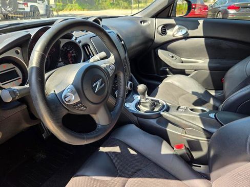 Used 2009 Nissan 370Z Touring image 19