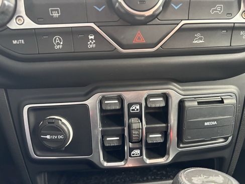 Used 2021 Jeep Wrangler Unlimited Sahara w/ Uconnect 4C Nav & Sound Group image 16