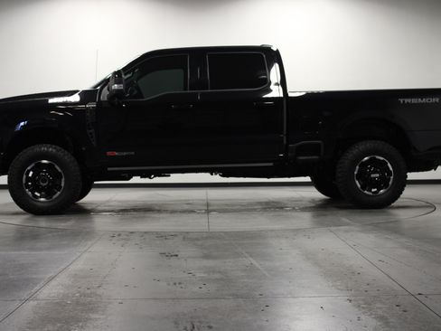 Used 2026 Ford F350 Platinum w/ Tremor Off-Road Package AWD/4WD image 7
