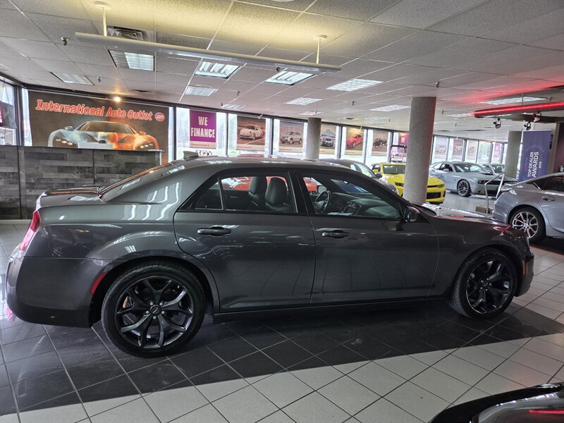 Used 2023 Chrysler 300 S RWD image 6